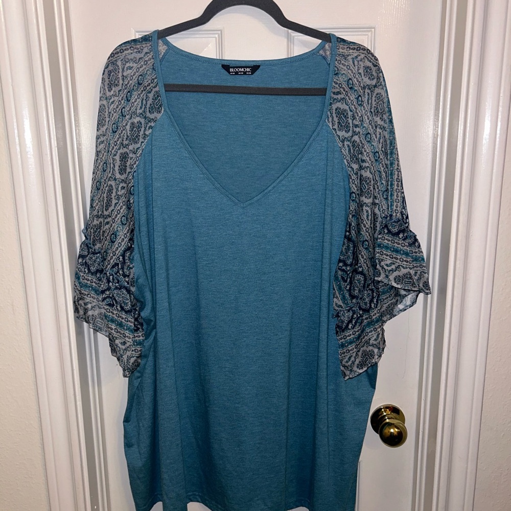 Raglan sleeve tee